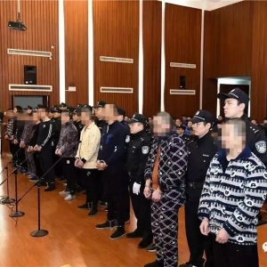 ���ߺڳ��������һ������^Ŀ��ץ