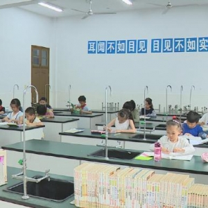 ���С����c(di��n)��W(xu��)У�� ��Q���L(zh��ng)���ͺ��ӆ�(w��n)�}