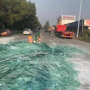 �@�U�����Ҹ�һ���ӱ�30��������ס