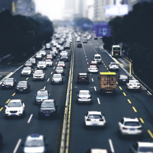 ����ЙC(j��)��(d��ng)܇�b�бO(ji��n)�y(c��)β�ⳬ��(bi��o)܇�v����