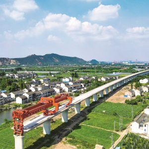 ���ˣ����ؽ����H�F·�����Mչ