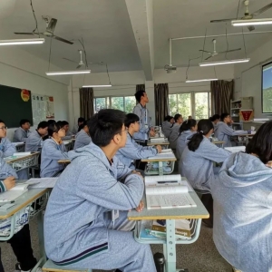 ����A��У ���xʡ��|��ɫ�I�WУ