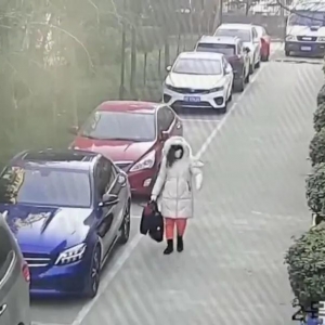 �������ɷ��а�Ů�b�I������܇��70���fԪ