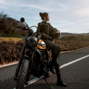 ���Թ�Ůײ��Ƥ�¶ſ��� ׃����㷶��