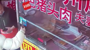 ߀���@�ӣ�Ů�Ӵ��_���C(j��)�b�ߴa֧��