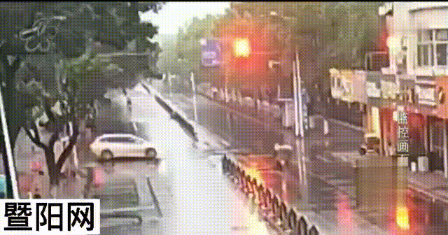 Σ�U�����һĦ��܇�J�t����ײ