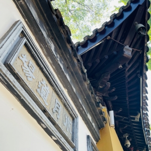 ������ӛ������һ���w��ɫ������K��