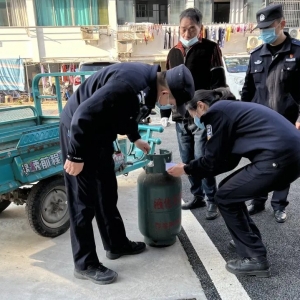 ע�⣡��ꎇ���܇��ס�ˡ�ʹ��Һ����ƿ