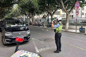 �e�yͣ������`ͣ�������m�_չ��