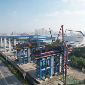 ����L�������������Mչ��