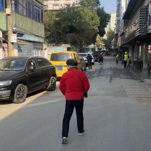 ע�⣬�н�ͨ���ƣ�