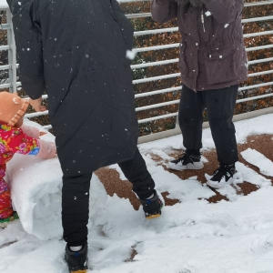 ���ѩ�������X�ص���ͯ�꣬һ������һ����ѩ�����_��