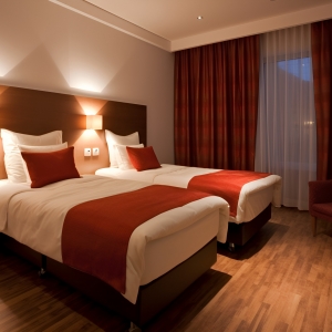 �°l��ꎣ�ס����ס�Ƶ꣬��ҹ�T�����_