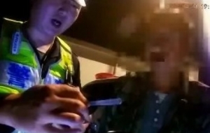 ���{�����N�{�պ��ٷ������һ���ӱ�ץ