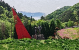 ���մ�eɽ����կ��ÿһ����Ƭ���ǝM�M�Ļؑ������E