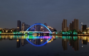 һ����������ҫ��ꎣ���M������ɫ�ʵ�ҹ��