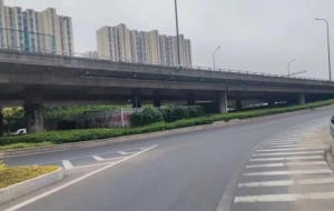 ܽ�ش���@�l·�η֕r(sh��)��ʩ����ע���@��