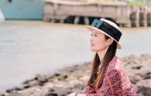 �򿨽���➩���L����������һ�M����ɫ�{��Ů����