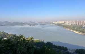 �S������������ɽ����Ȼ�L(f��ng)�������ĕ�����