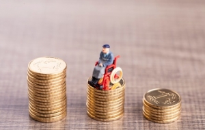 ���K�B(y��ng)�Ͻ�q�ˣ��µ׵�λ