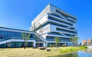 ���ϴ�W���У�^����ĩ�_��