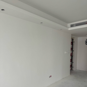 �b��emo��������ɫ�����ֲ�߀���w���У�����һ�����C����