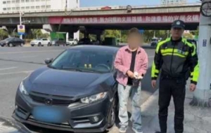 �{܇���T�У�����ֻ�D����