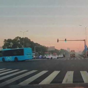 �����ϰ��·�ϣ����˾o����׌���ҵ�܇���cײ���o����